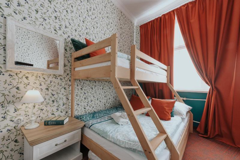 Classic Quadruple Room image 3