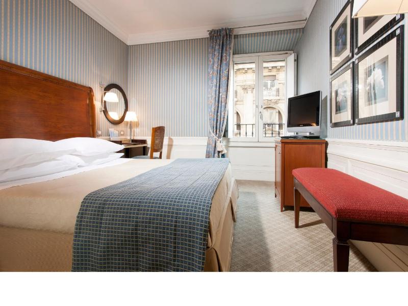 Classic Queen Room image 2