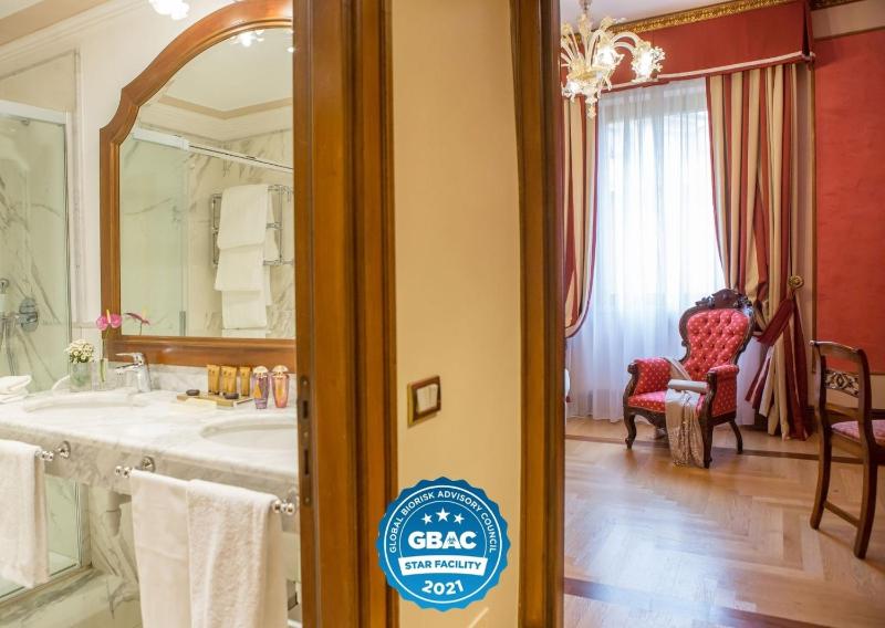 Double or Twin Room image 3