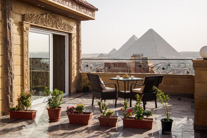 Family Room with Balcony and Pyramids View image 1