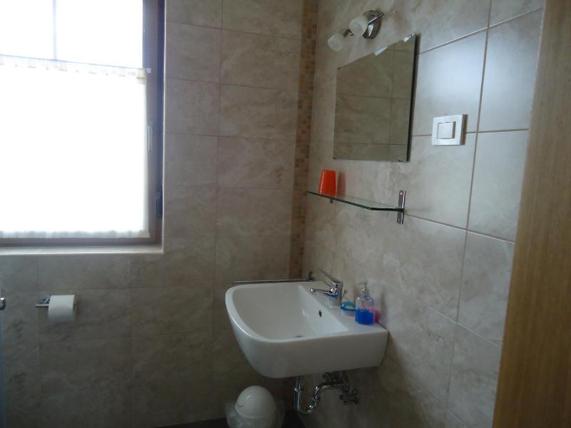 Twin Room image 2