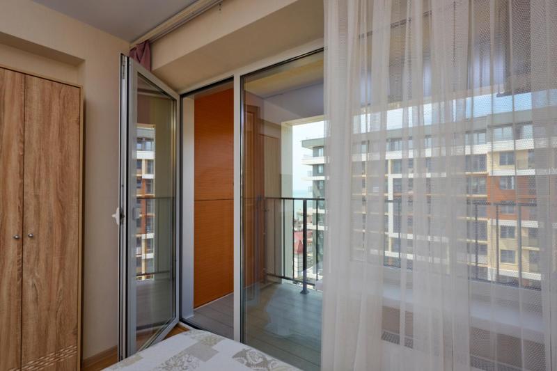 Studio Apartment with Sea View image 2
