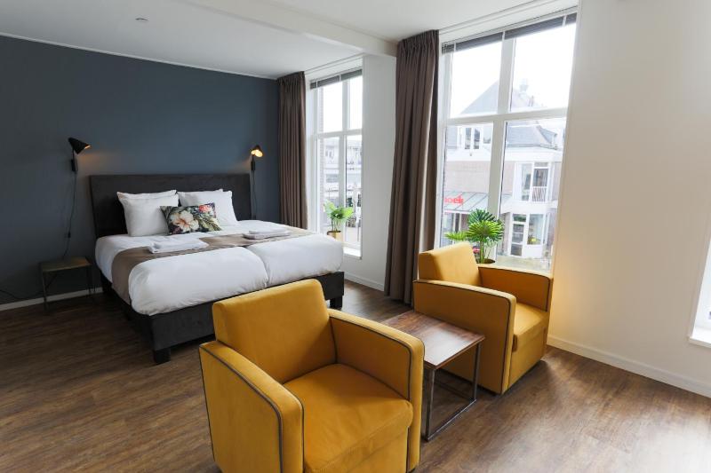 Twin Room with View image 3