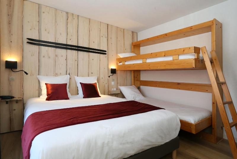 Classic Quadruple Room image 4
