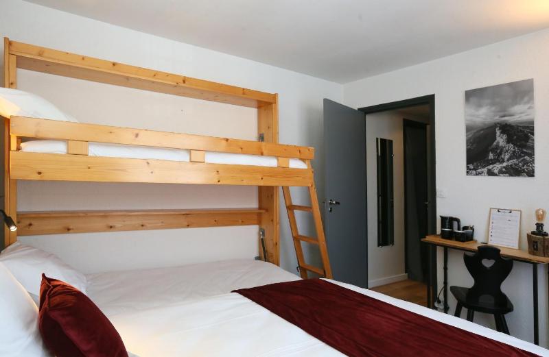 Classic Quadruple Room image 3