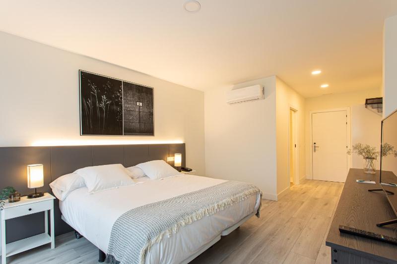 Double Room with Terrace image 2