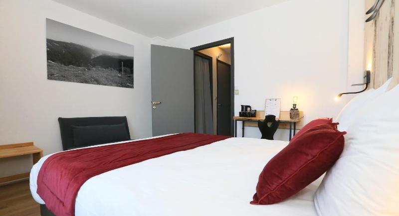 Double Room with Double bed and Sofa Bed image 3