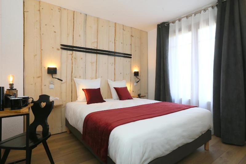 Double Room with Double bed and Sofa Bed image 4