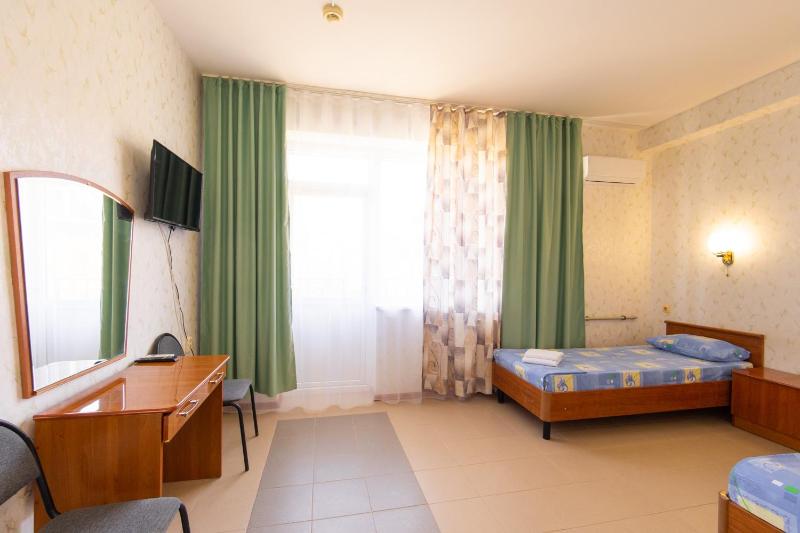 Queen Room with Balcony image 3