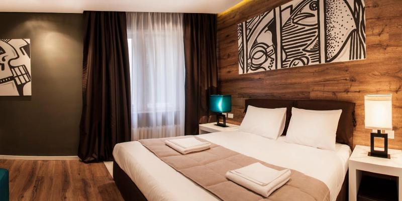 Deluxe Suite image 3