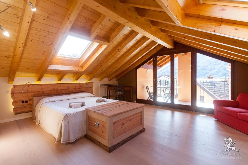Double Room with Lake View image 1