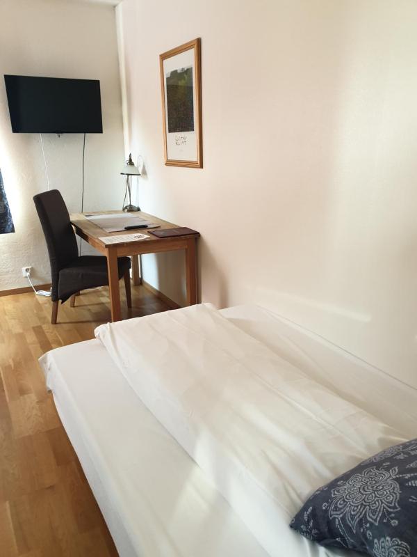 Single Room image 3