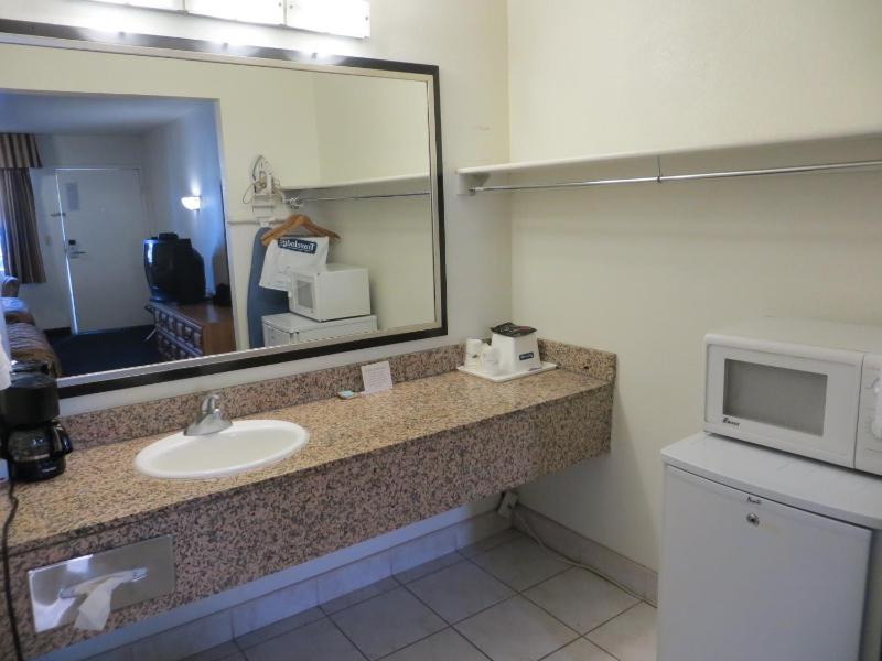 Deluxe King Room - Non-Smoking image 2