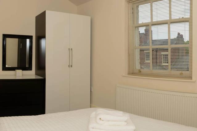 One-Bedroom Apartment image 3