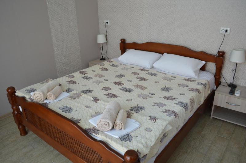 Triple Room with Pool View image 2