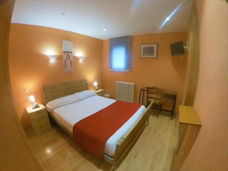 Small Economy Double Room image 4