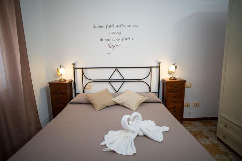 Double Room image 3