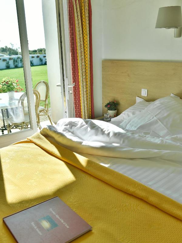 Triple Room with Garden View image 2