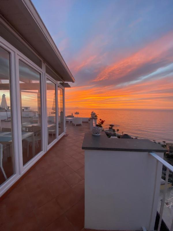 Queen Room with Sea View image 2