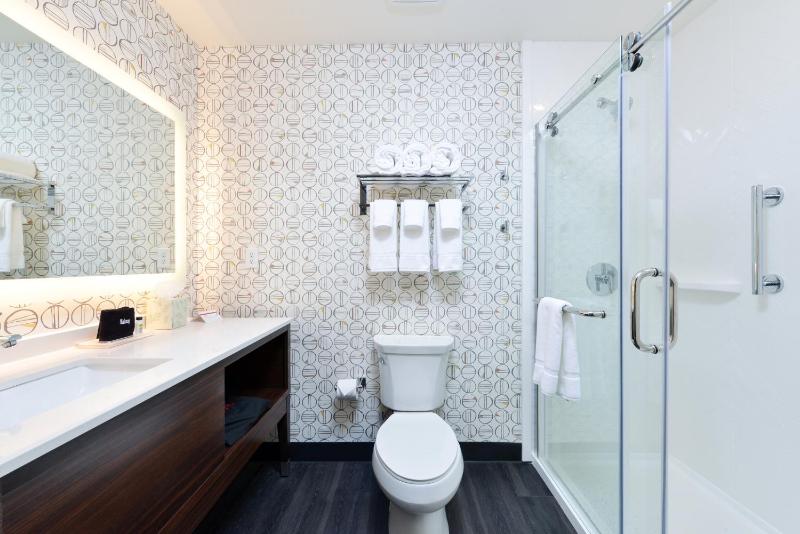 Standard King Room - Non-Smoking  image 3