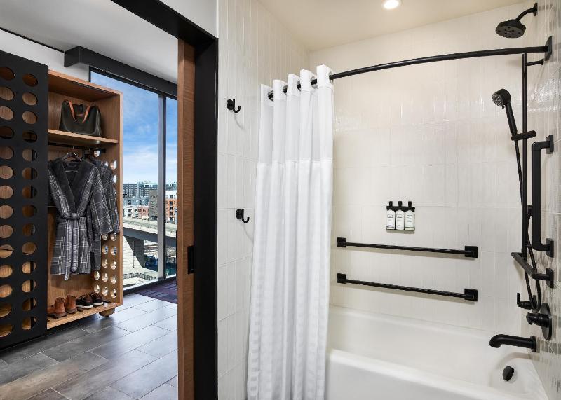 King Room - Disability Access image 2