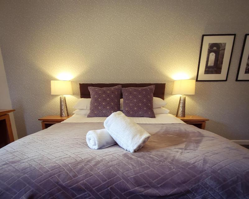 Superior King Room image 3