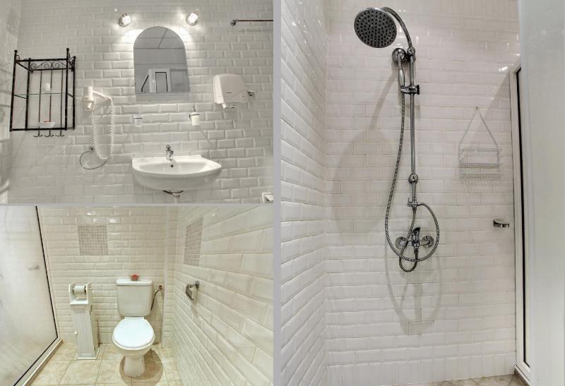 Triple Room with Shared Bathroom image 1