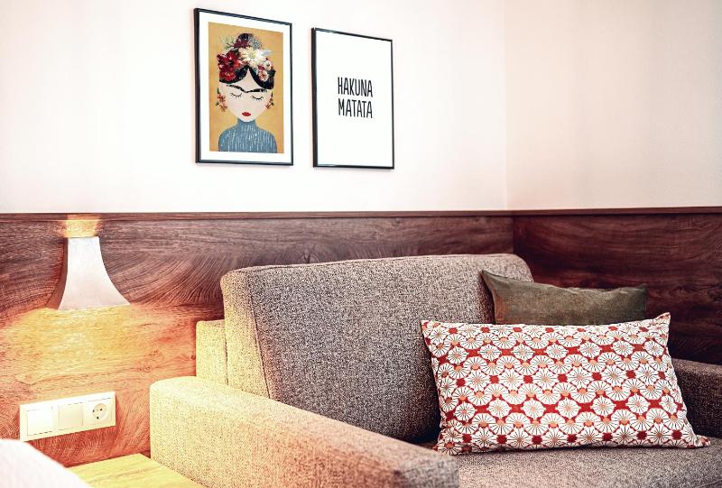 Superior Family Room image 2