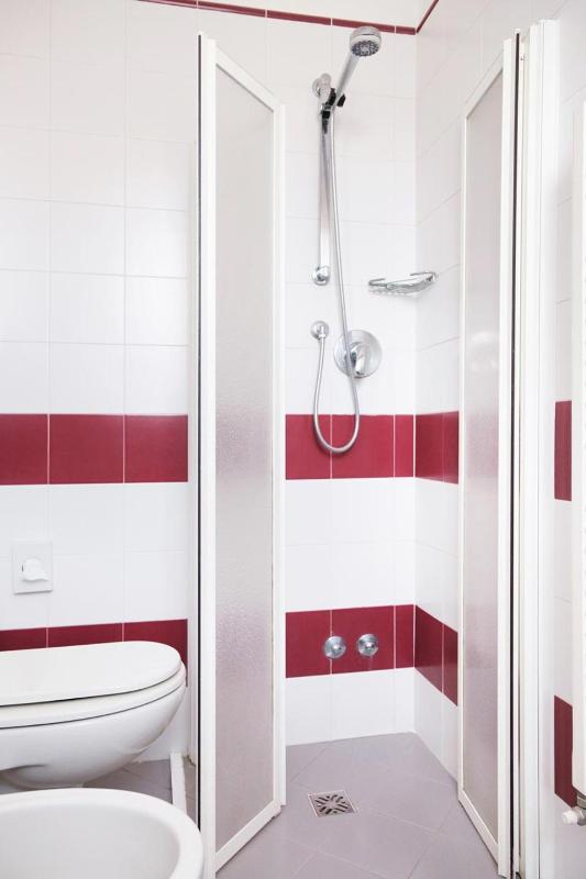 Single Room image 4