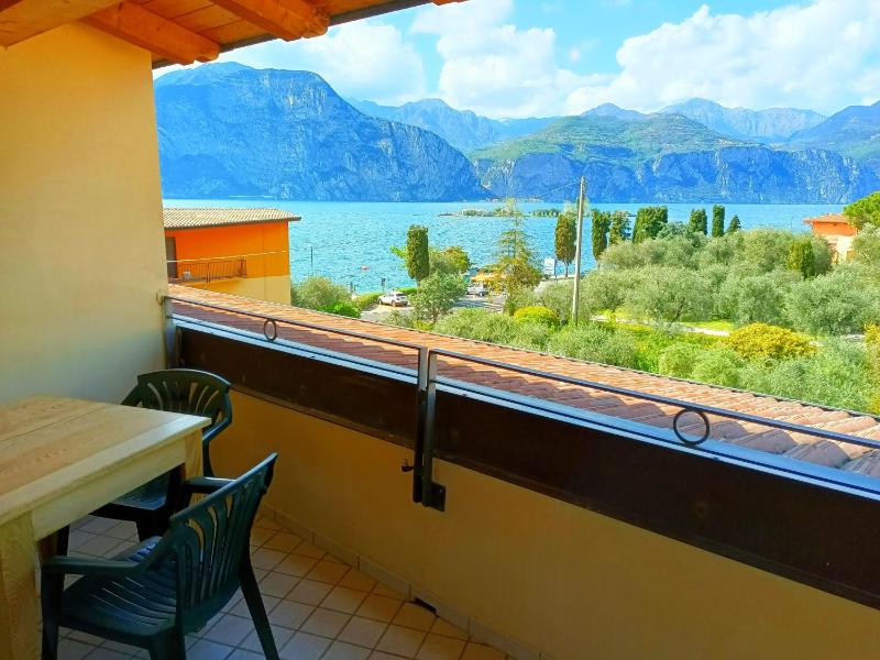 Deluxe Double Room with Lake View image 3