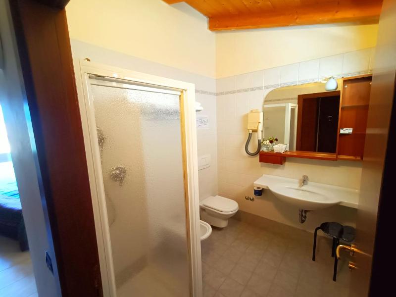 Deluxe Double Room with Lake View image 2