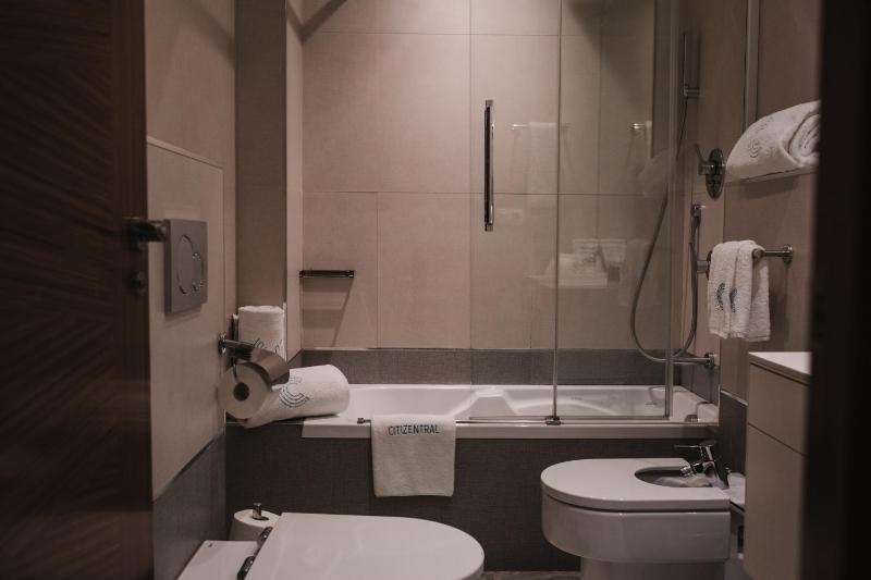 Superior Three-Bedroom Apartment image 4