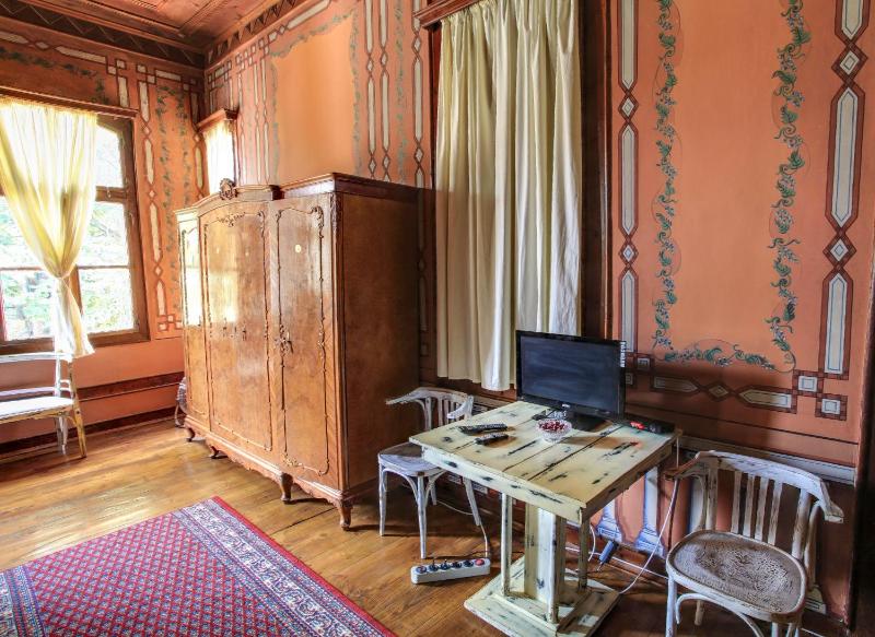 Quadruple Room with Shared Bathroom image 4
