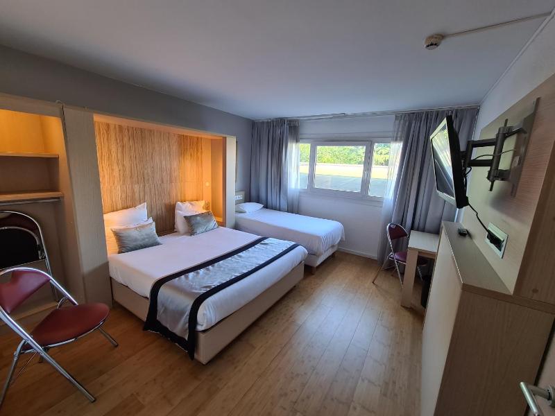 HÔTEL C SUITES chambres spacieuses - image 12