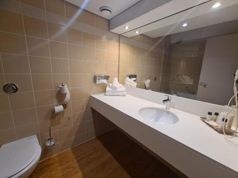 HÔTEL C SUITES chambres spacieuses - image 39