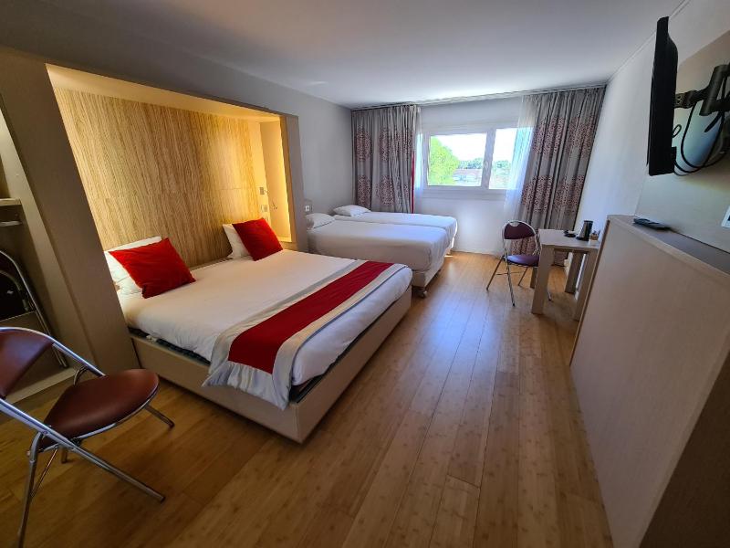 HÔTEL C SUITES chambres spacieuses - image 2