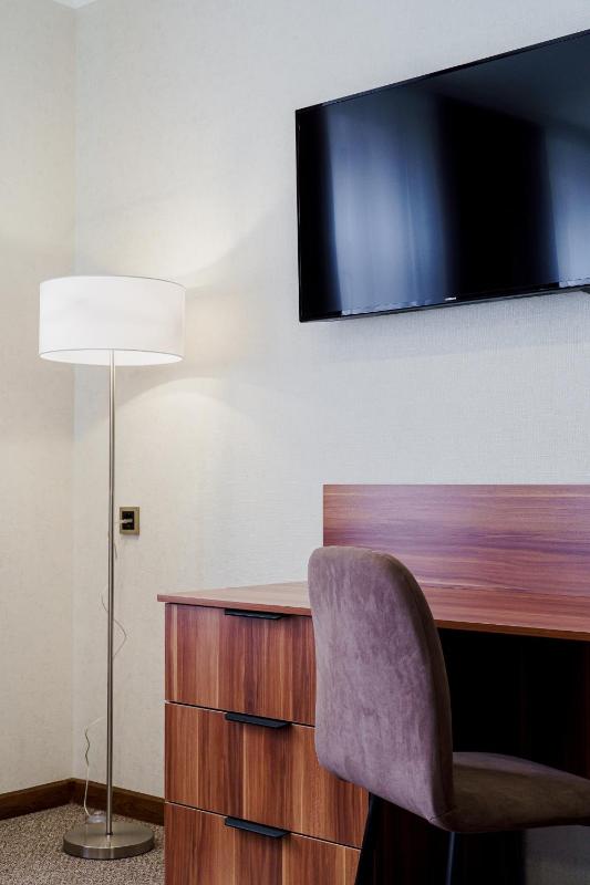 Superior King Room image 3