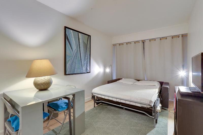 One-Bedroom Apartment image 3