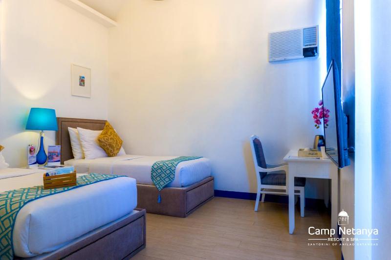 Deluxe Twin Room image 1