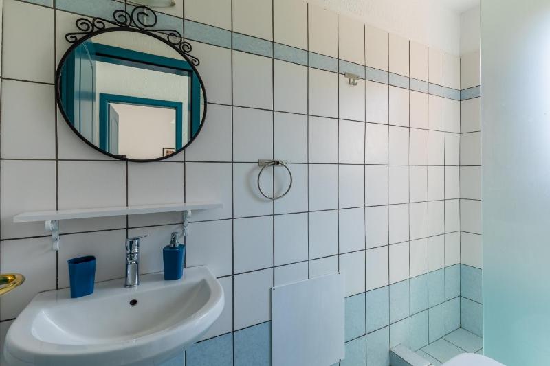 One-Bedroom Apartment image 3