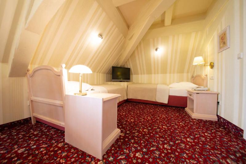 Twin Room Attic - Garden Sheds image 3