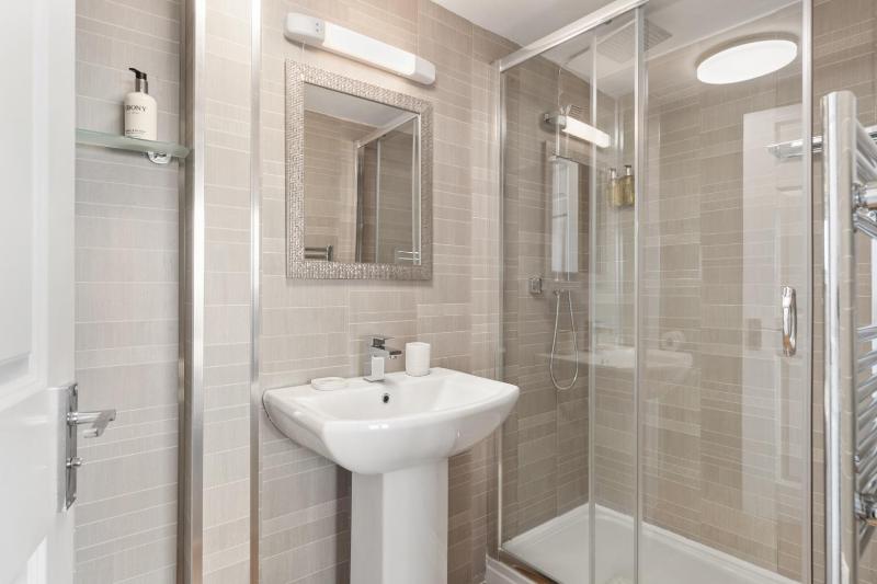 Deluxe King Suite - Adults Only image 4