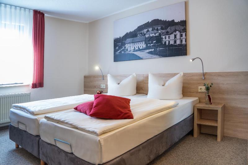 Double Room image 3