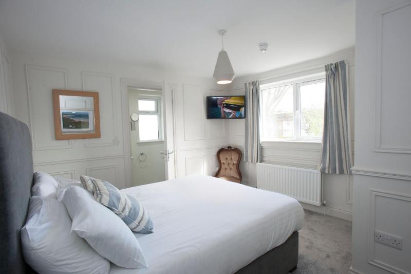 King Double Room image 2