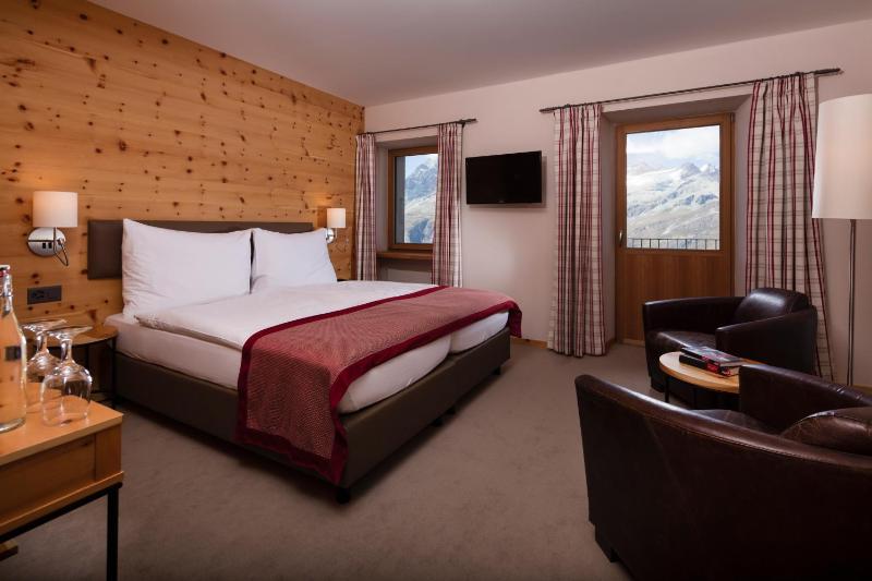 Double Room with Partial Matterhorn View image 1