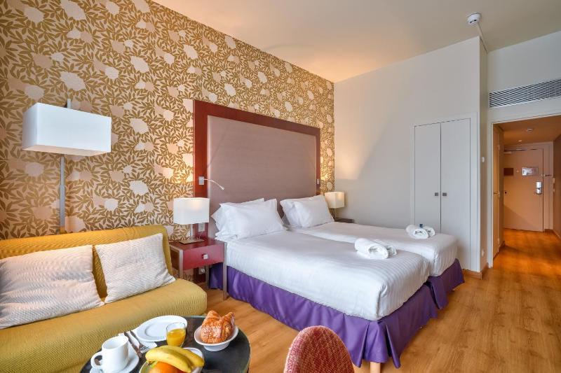 Studio (3 Adults) image 4