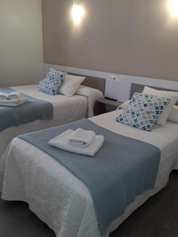 Triple Room with Private External Bathroom image 2