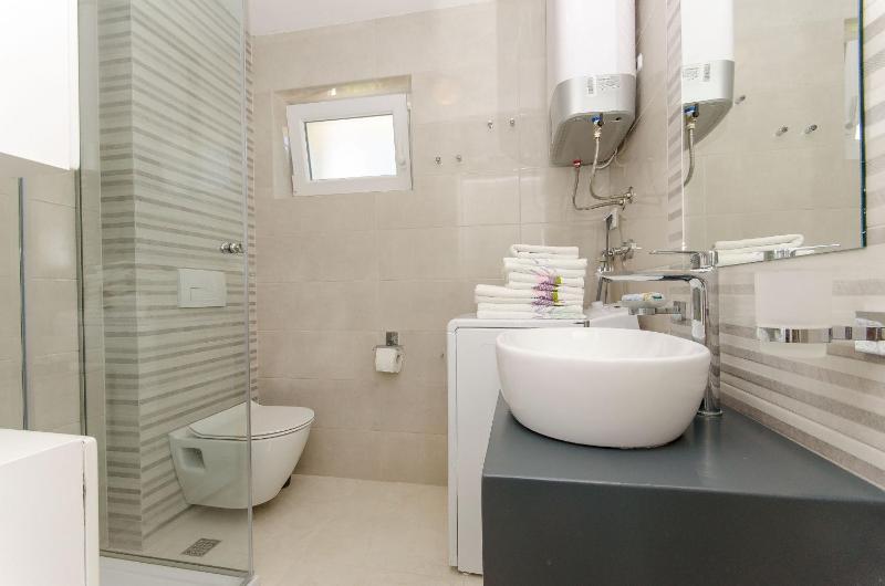 Apartment Sreta - image 9