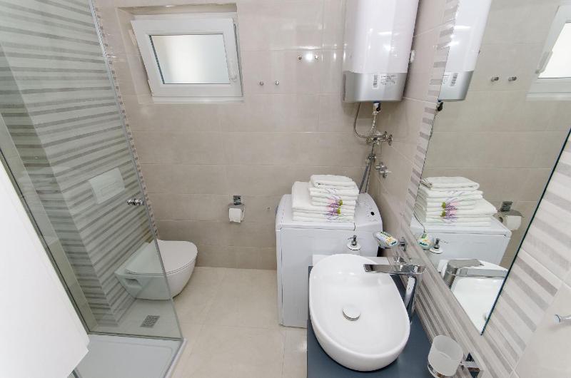 One-Bedroom Apartment image 3