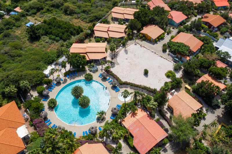 Studio at the pool in tropical Resort Seru Coral with privacy and large pool - image 18